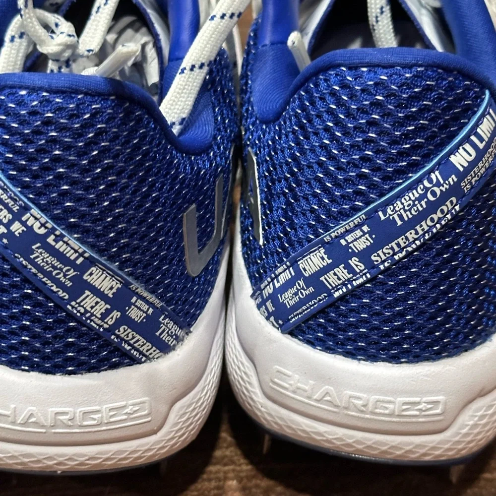Under Armour Women's‎ Glyde 2.0 MT Metal Fastpitch Softball Cleats Size 10